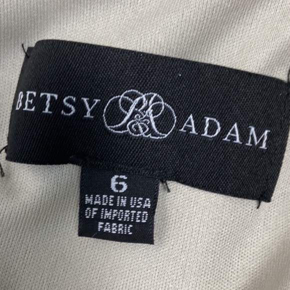 Betsy & Adam Metallic Cape-Sleeve Gown
Silver - Size 6 - Picture 10 of 10